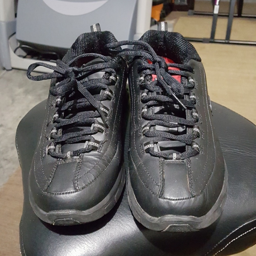 Sketchers leather slip resistant work shoe - Picture 2 of 7